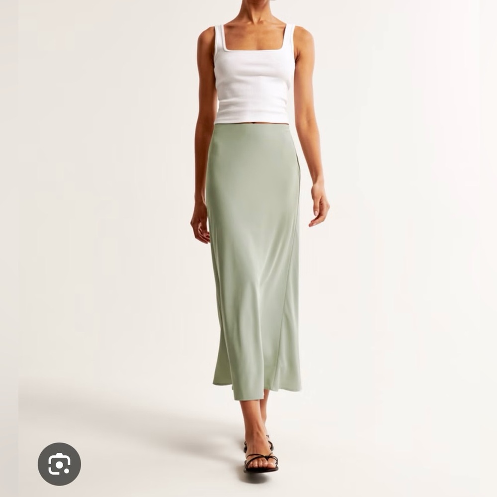 Abercrombie Mid Rise Satin Column skirt